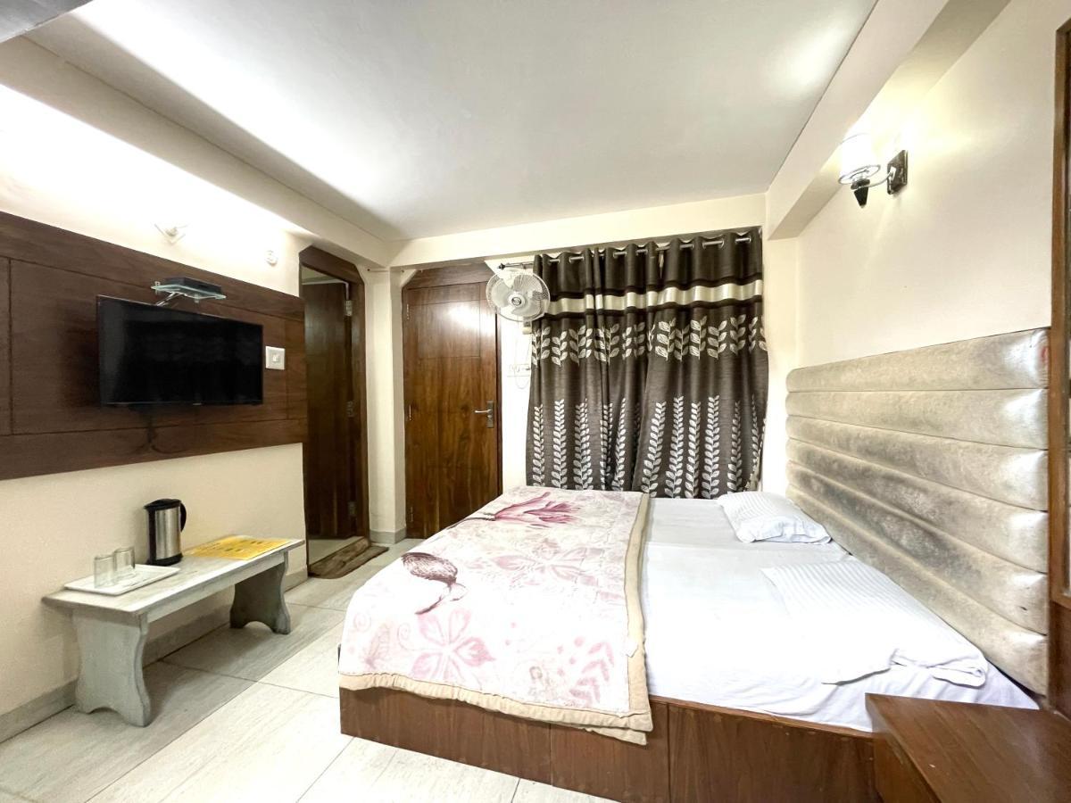 Hotel Prince ! Nainital Mall Road-Prime-Location In-Front-Of-Naini-Lake Hygiene-And-Spacious-Room Exteriör bild