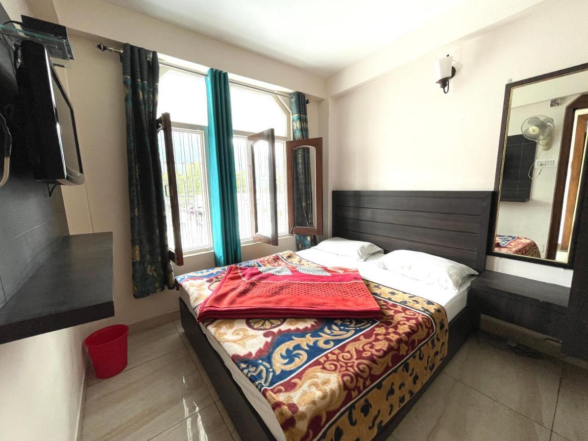 Hotel Prince ! Nainital Mall Road-Prime-Location In-Front-Of-Naini-Lake Hygiene-And-Spacious-Room Exteriör bild