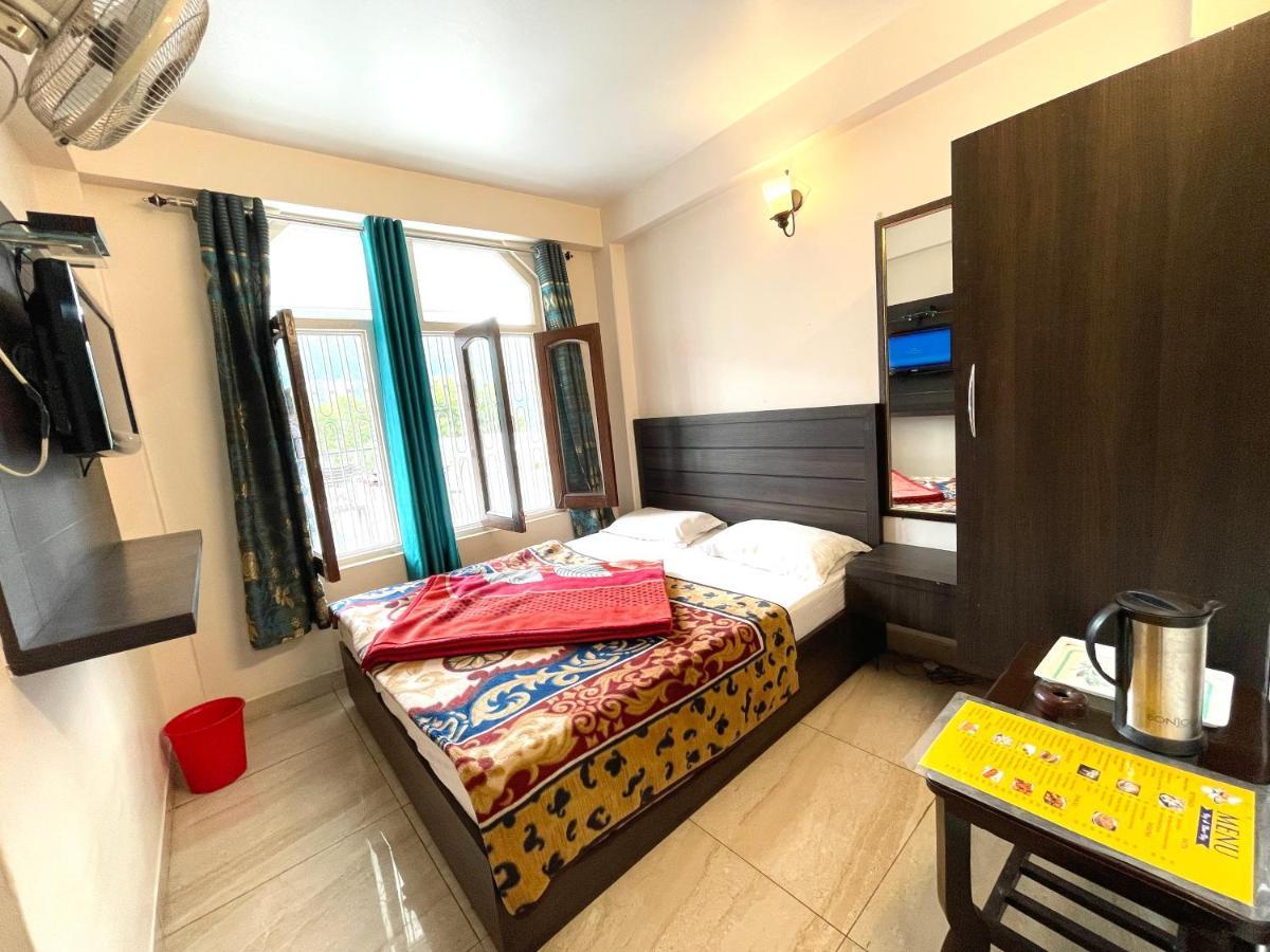 Hotel Prince ! Nainital Mall Road-Prime-Location In-Front-Of-Naini-Lake Hygiene-And-Spacious-Room Exteriör bild