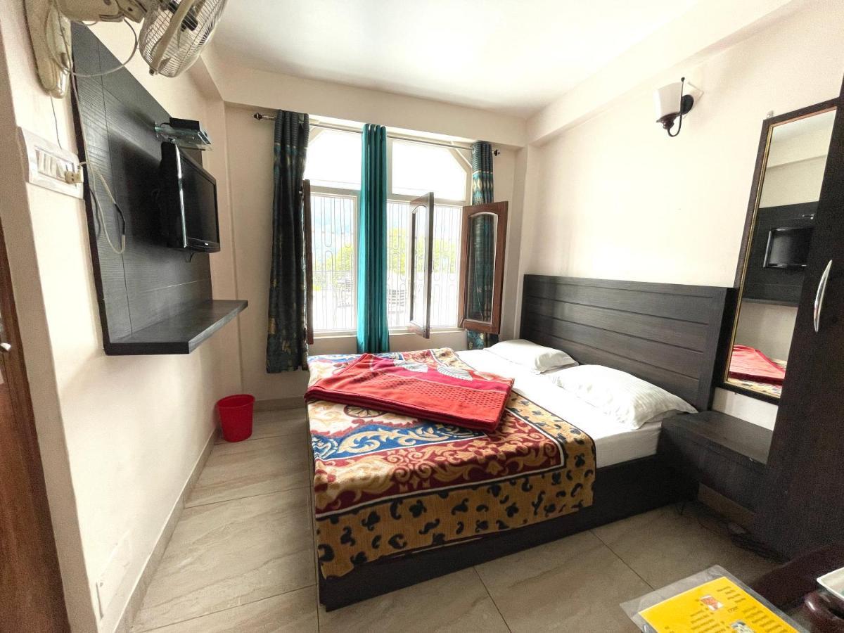 Hotel Prince ! Nainital Mall Road-Prime-Location In-Front-Of-Naini-Lake Hygiene-And-Spacious-Room Exteriör bild