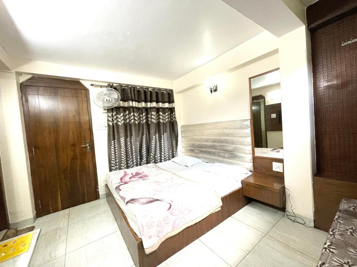 Hotel Prince ! Nainital Mall Road-Prime-Location In-Front-Of-Naini-Lake Hygiene-And-Spacious-Room Exteriör bild