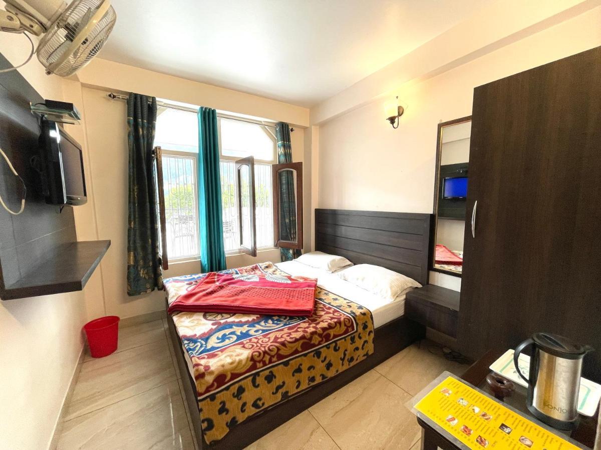 Hotel Prince ! Nainital Mall Road-Prime-Location In-Front-Of-Naini-Lake Hygiene-And-Spacious-Room Exteriör bild